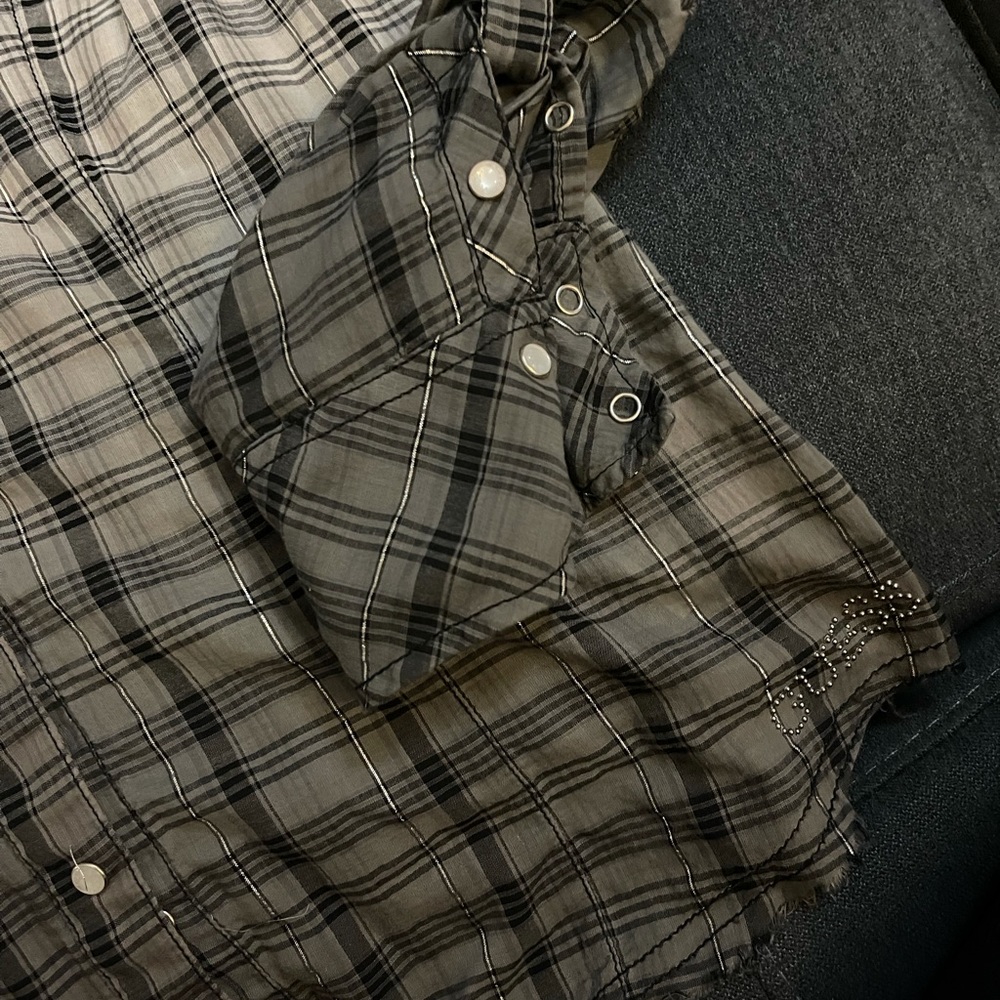VINTAGE GUESS BUTTON UP 🖤🤍 - Picture 4 of 6